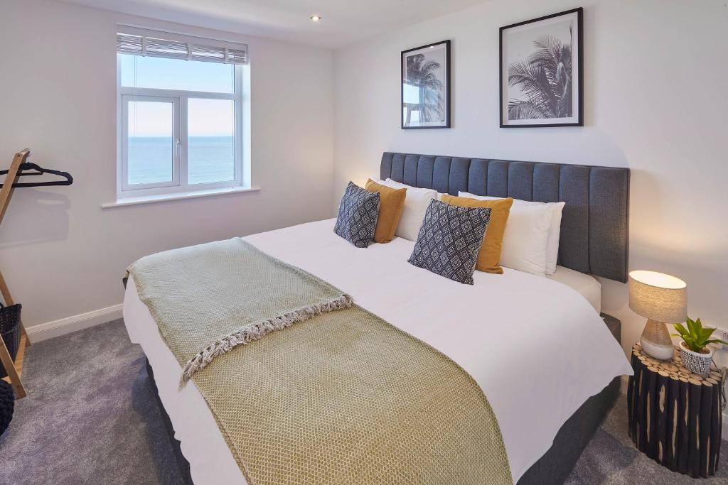 Host & Stay - The Waves room 3