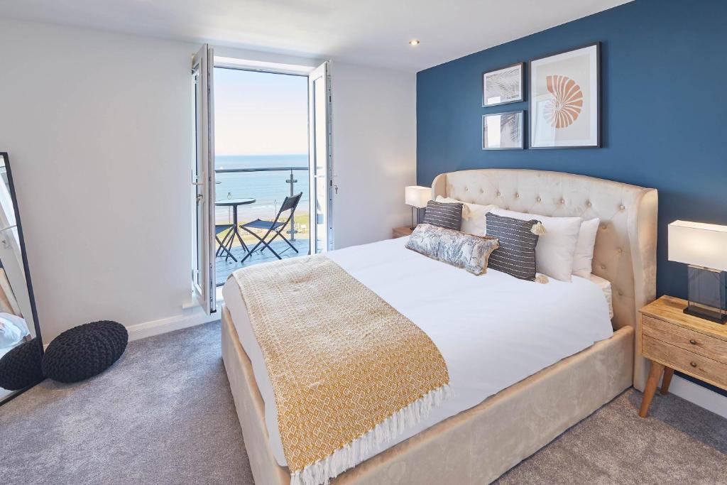 Host & Stay - The Waves room 5