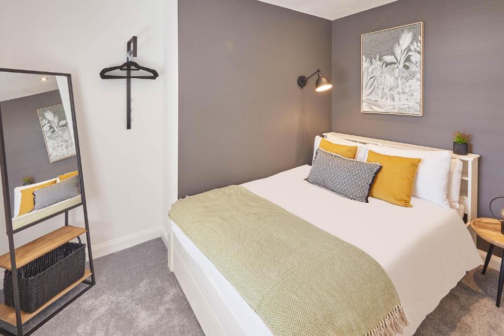 Host & Stay - The Waves room 6